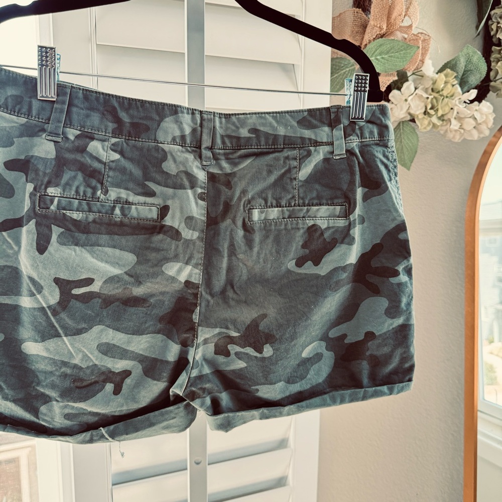 Girlfriend Khaki short size 6 - Picture 1 of 16